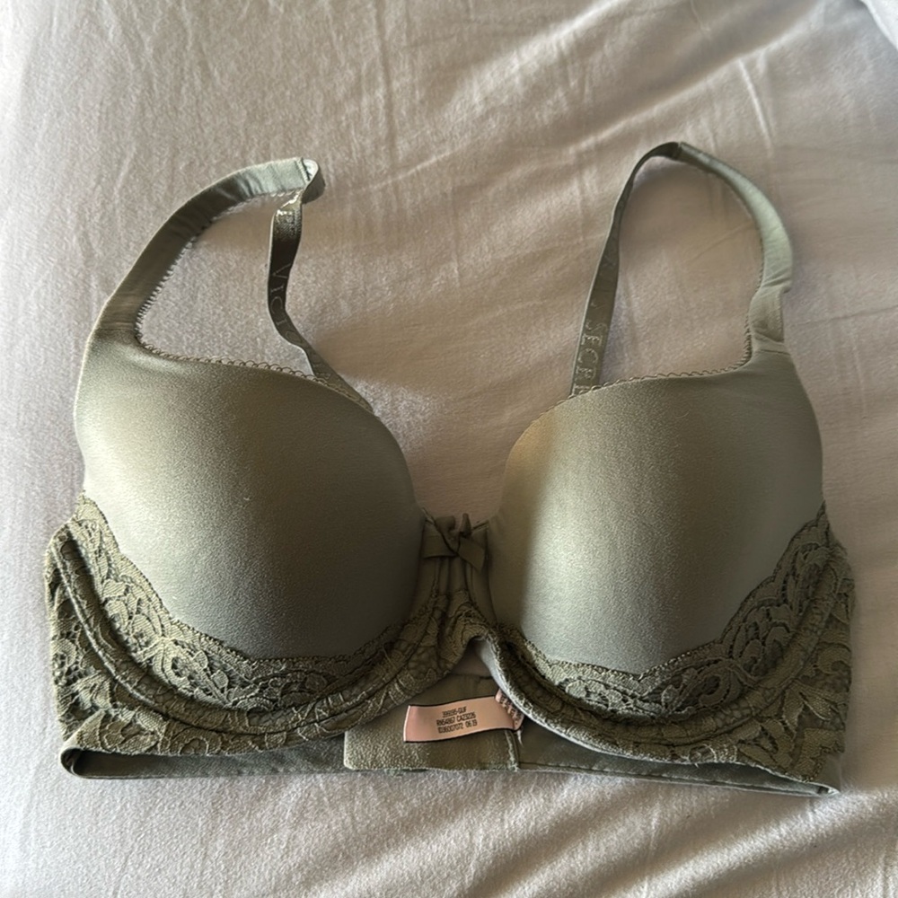 Victoria’s Secret Body by Victoria push up bra, size 32DD